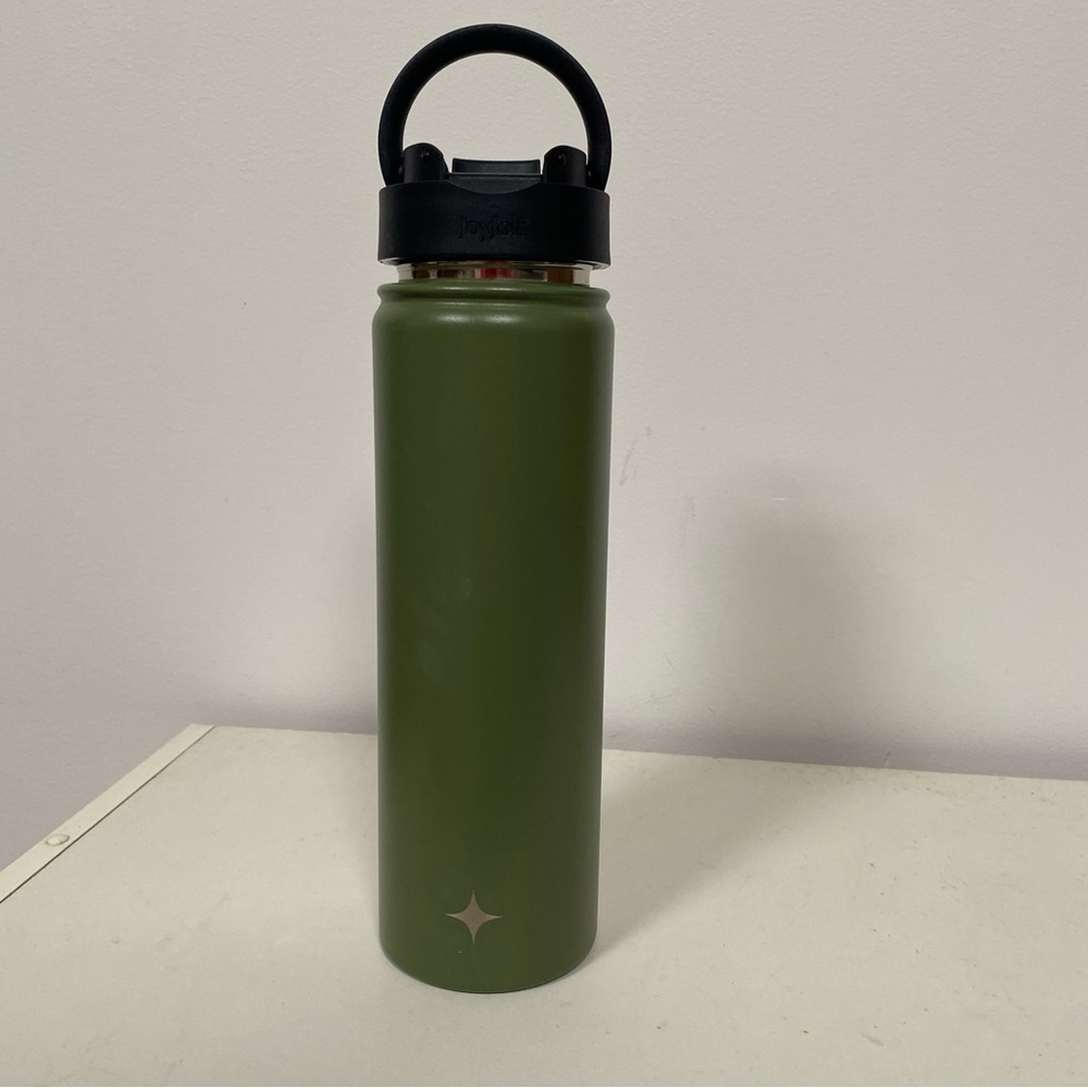 JoyJolt 22 ounce Slim Tall‎ Green Insulated Water Bottle with Two Lids